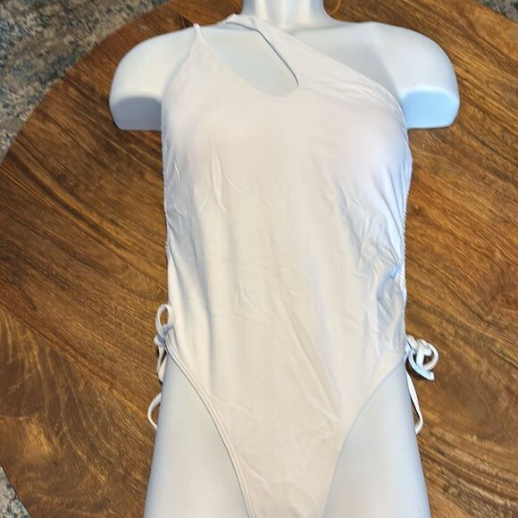 WHITE ONE SHOULDER DOUBLE STRAP ONE PIECE SWIMSUIT - Picture 5 of 8